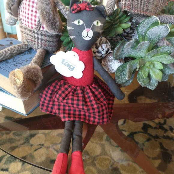 Adorable Kitty dressed in her winter best - Picture 3 of 4